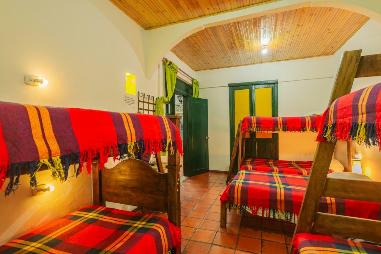 Hostal Sue Candelaria Богота Экстерьер фото