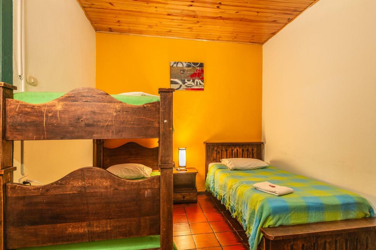 Hostal Sue Candelaria Богота Экстерьер фото